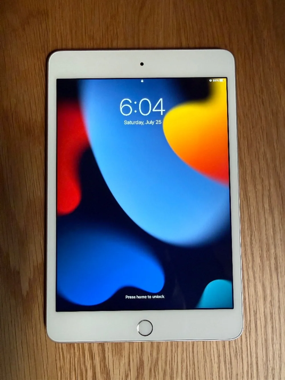 Apple iPad mini 4 Wi-Fi 128-GB Silver + Free Smart Cover